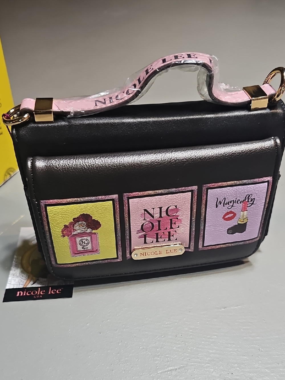 Nikky by Nicole Lee Crossbody ID Card Wallet & Purse Amor Fuera Del Cuadro